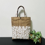 カゴ柄生地のトートバッグ