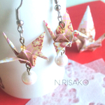 折り鶴とゆらりパールピアス(桃色)