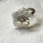 お花の指輪（白色、11号）