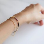 ビーズとチェーンのレイヤードブレスレット　パープル／ステーションチェーン／重ね付け 