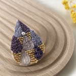 しずくの中のしずく刺繍ブローチ