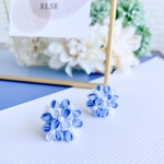 小さな紫陽花のピアスorイヤリング＊爽やかブルー＊つまみ細工