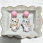 猫ちゃんのアクセサリー　白猫　ピアス　イヤリング　ブローチ　　昭和レトロ　レトロポップ　ファンシー　大ぶり　ピンク　ねこ　個性的　メルヘン