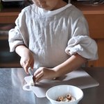 お手伝いデビューに【リネン割烹着】子どもの4wayかっぽう着｜やけども防げて安心な親子クッキングを♪ キッズ エプロン