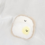 食パンと目玉焼き宇宙人くんのぬいぐるみ