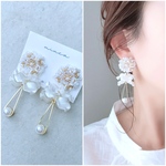 【金アレ対応】編みフラワー×花びら×ぶら下がりパール𓐍ピアス/イヤリング　ゴールド　花嫁様にも♡ﾞ