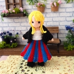 [S]【受注生産】縦縞ロングスカートの女の子　あみぐるみ　ストラップ