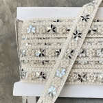 [訳あり　アウトレット] [実物のお色味と違う場合があります] インド刺繍リボン　花　インド刺繍　スパンコール　刺繍リボン　リボン　りぼん　※10月8日よりゆうパケットにて発送