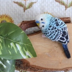ブローチ)振り返りセキセイインコ///brooch\wool felt\ Budgerigar