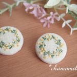 「再販Ｘ２」ミモザリースの刺繍ブローチ