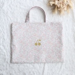 リバティ 使用𓂃◌𓈒𓐍   ベッツィ  グレイッシュピンク     レッスンバック  入園入学グッズ     サクランボつき🍒