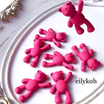 【再再販】4個/ネオンピンク　くまちゃんのぶら下がりチャーム　メタル合金　CH148