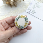 ▷23日 21:00～ 感謝を届ける手刺繍のミモザリース(ナチュラル) ～ブローチ・ヘアゴム～
