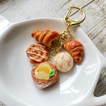 《受注生産》オレンジデニッシュと焼き立てパンのキーホルダー♡フェイクスイーツ