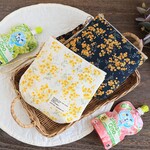 保冷　ストラップ付きぷっくりポーチ　ミモザ柄　アイボリー