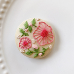 刺繍くるみボタン（ヘアゴム/ブローチ）