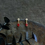 キュービックジルコニアのピアス ワインレッド