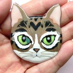 七宝焼・りりしい猫のブローチ