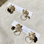 淡水パールとゴールドフラワーのモードなビジュー。