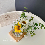 【枯れない花】ミニひまわり２色とユーカリとかすみ草1個　木製花瓶敷付き　マジカルウォーター　お手入れ水やり不用　ひまわり