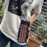 ✴︎藍染絣カラフル刺し子入り✴︎スマホポーチ　ポシェット　敬老の日の贈り物に🎁