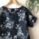 ＊オーダー品＊yuzun・・・様専用＊リネンブラウス　半袖(Lサイズ)　YUWA花柄　ネイビー地