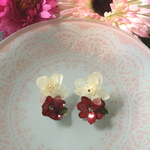 レースみたいなホワイト＆レッドの紫陽花ピアス
