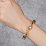 《再販》MAY.K【サージカルステンレス】【2color】 ひねりデザインバングル◇ゴールドorシルバー◇ねじり◇gold◇silver◇ブレスレット◇金属アレルギー対応◇秋冬◇シンプル◇春夏◇