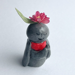小さな花咲地蔵(薄赤)