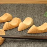くつ形 箸置き ひのき 