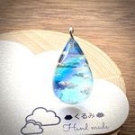 空＆雲ペンダント しずく型 青空にかかる虹 26×17mm