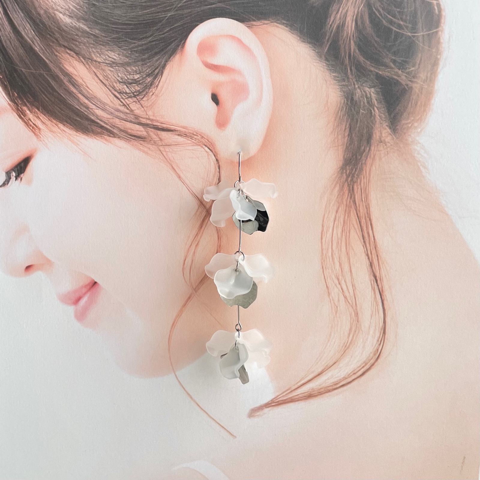 𝐍𝐨.𝟗𝟏𝟓】𝐰𝐡𝐢𝐭𝐞 𝐚𝐧𝐝 𝐬𝐢𝐥𝐯𝐞𝐫 𝐩𝐞𝐭𝐚𝐥