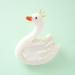 【秋の早割5%Off】【送料無料】ビーズ刺繍の白鳥のブローチ 🦢
