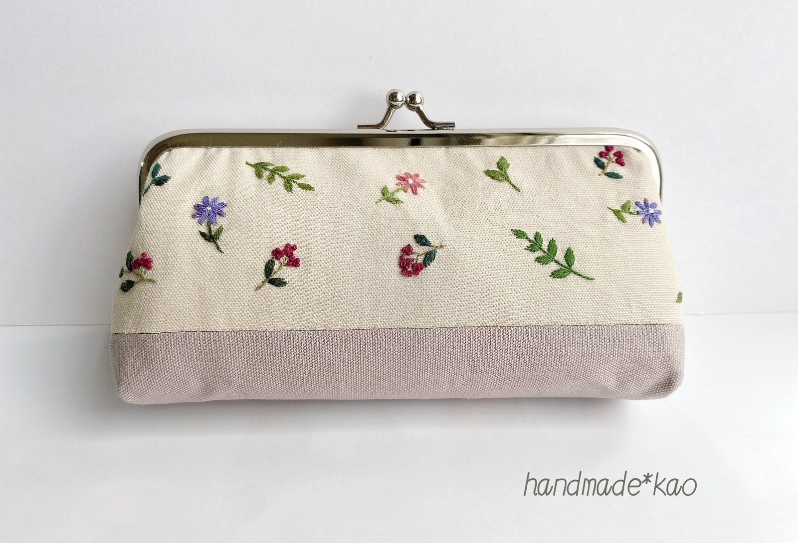 花の手刺繍＊トートバッグ - kao-fura-8'S GALLERY | minne