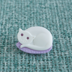 (2個) 18mm フランス製 白猫のボタン　