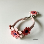   3つのお花　リールキーホルダー（ピンク）