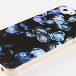 くらげのスマホケース【夜の海で光る水母たち】(PC-001A)
