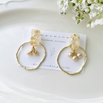 【ピアス限定】NO158 . ドライフラワー かすみ草 ゴールドフープ 2way レジン / ピアス アクセサリー