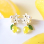 ちっちゃなレモンのピアス🍋受注制作(イヤリングに変更できます)