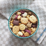 「ねこたちと森のなかま♪ミニミニクッキー缶」（S）【配達日指定は8/31まで】【おまかせ缶（指定不可）】