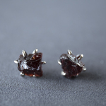 原石ガーネット【silver925】大粒　スタッドピアス　アクセサリー　天然石