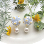 マーガレット刺繍のコットンパールピアス