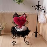 ピンクッション　椅子型（Black & Pink Merci）