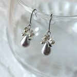 No.324シルバードロップ花ピアス　サージカルステンレス　ハンドメイド