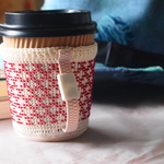 ビーズ編みのカップスリーブ - 赤格子- ベージュ千鳥