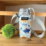 洗える☆恐竜柄 500ml/１L ペットボトルホルダー肩紐付き（スカイブルー）キッズ用