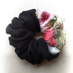 お花の刺繍とシフォンの可愛いシュシュ