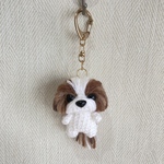 編みぐるみ犬キーホルダー:シーズー（マホガニー&ホワイト、こげ茶）