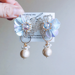 beads flower/イヤリング　花嫁　ブライダル　フェミニン　スパンコール　個性的　ホワイト　　夏　春　パール　大ぶり　カジュアル