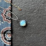 小さな一粒天然石のマクラメネックレス(プレシャスオパール)